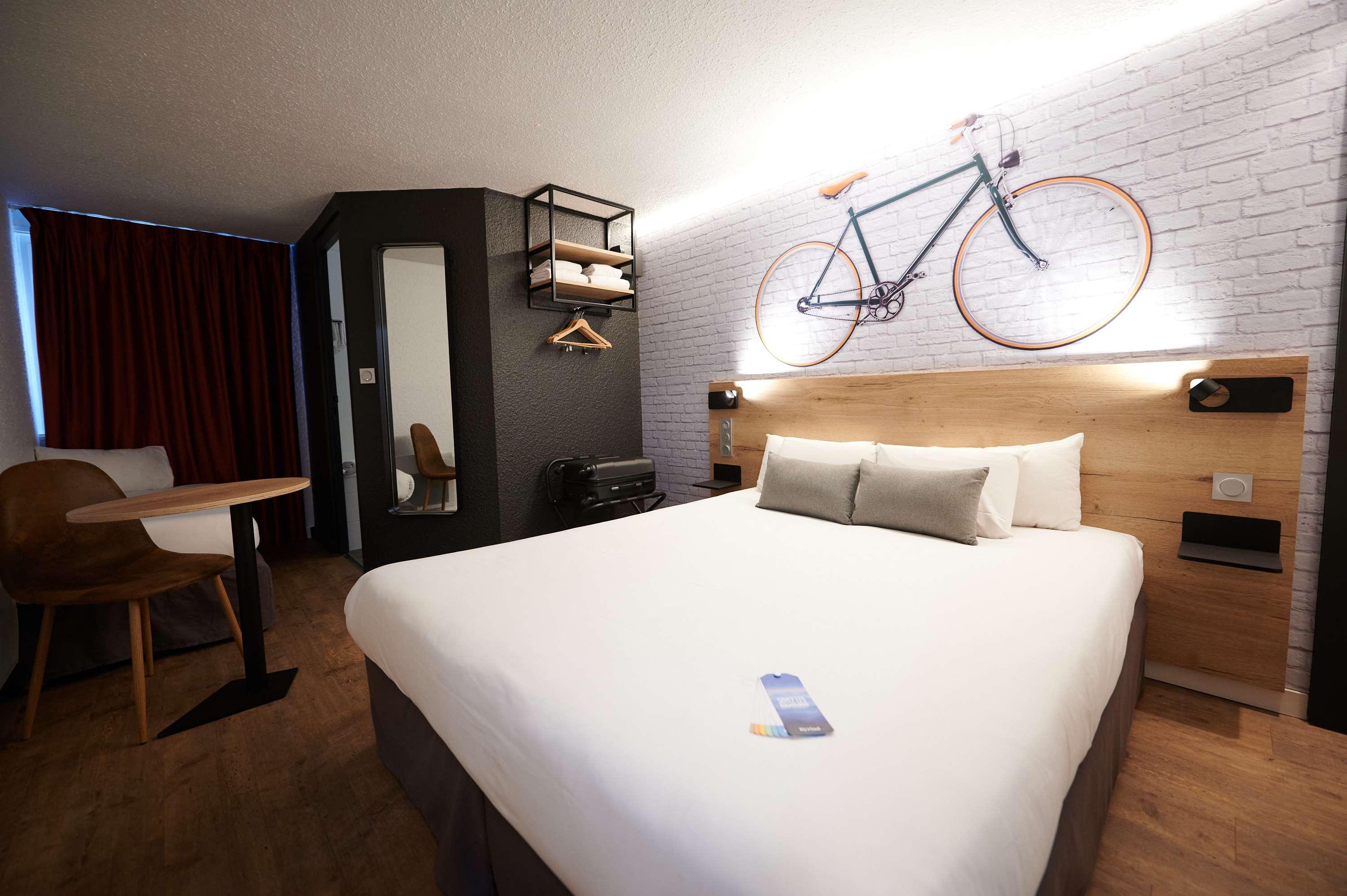 Kyriad Hotel Laval لافال المظهر الخارجي الصورة