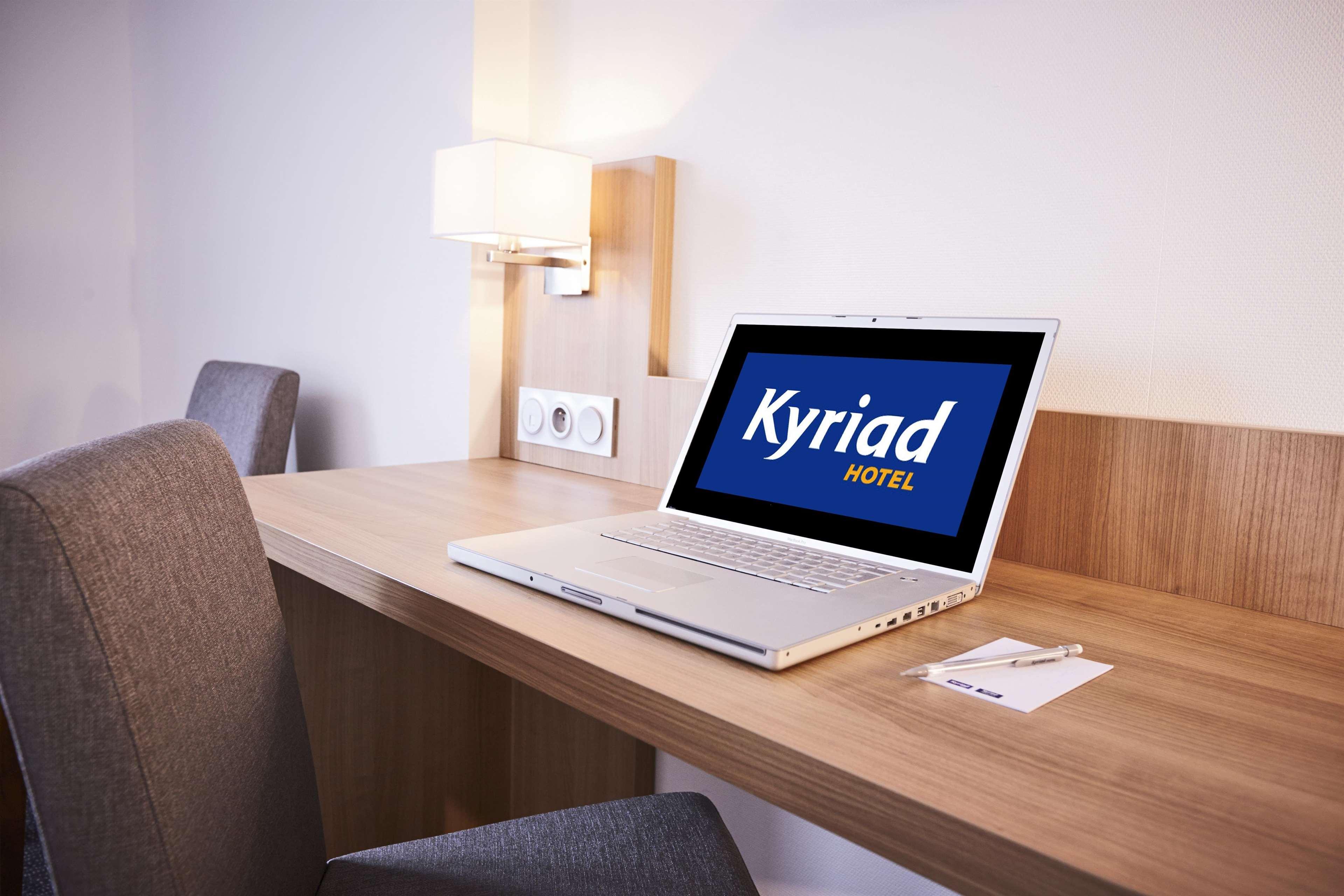 Kyriad Hotel Laval لافال المظهر الخارجي الصورة