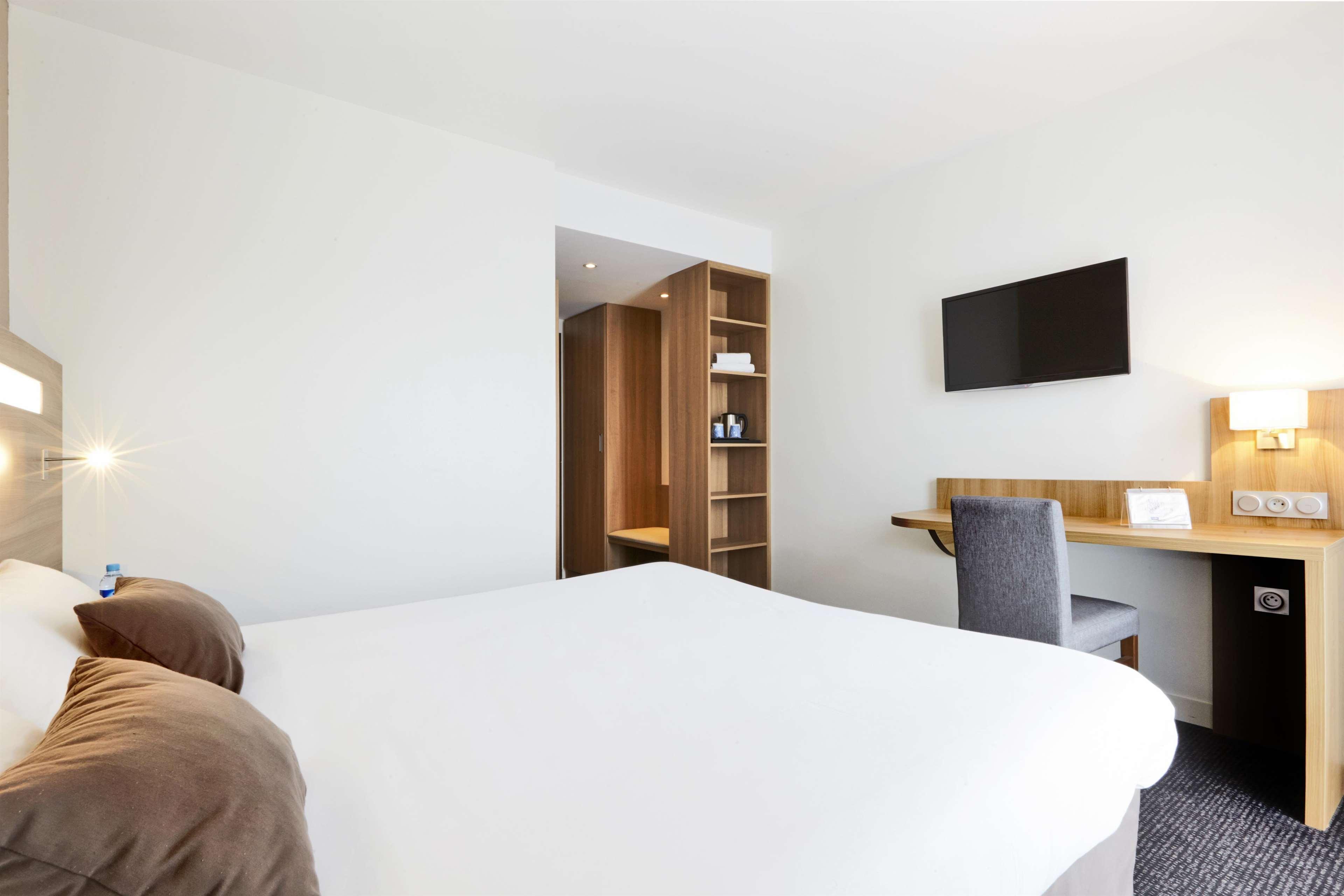 Kyriad Hotel Laval لافال المظهر الخارجي الصورة