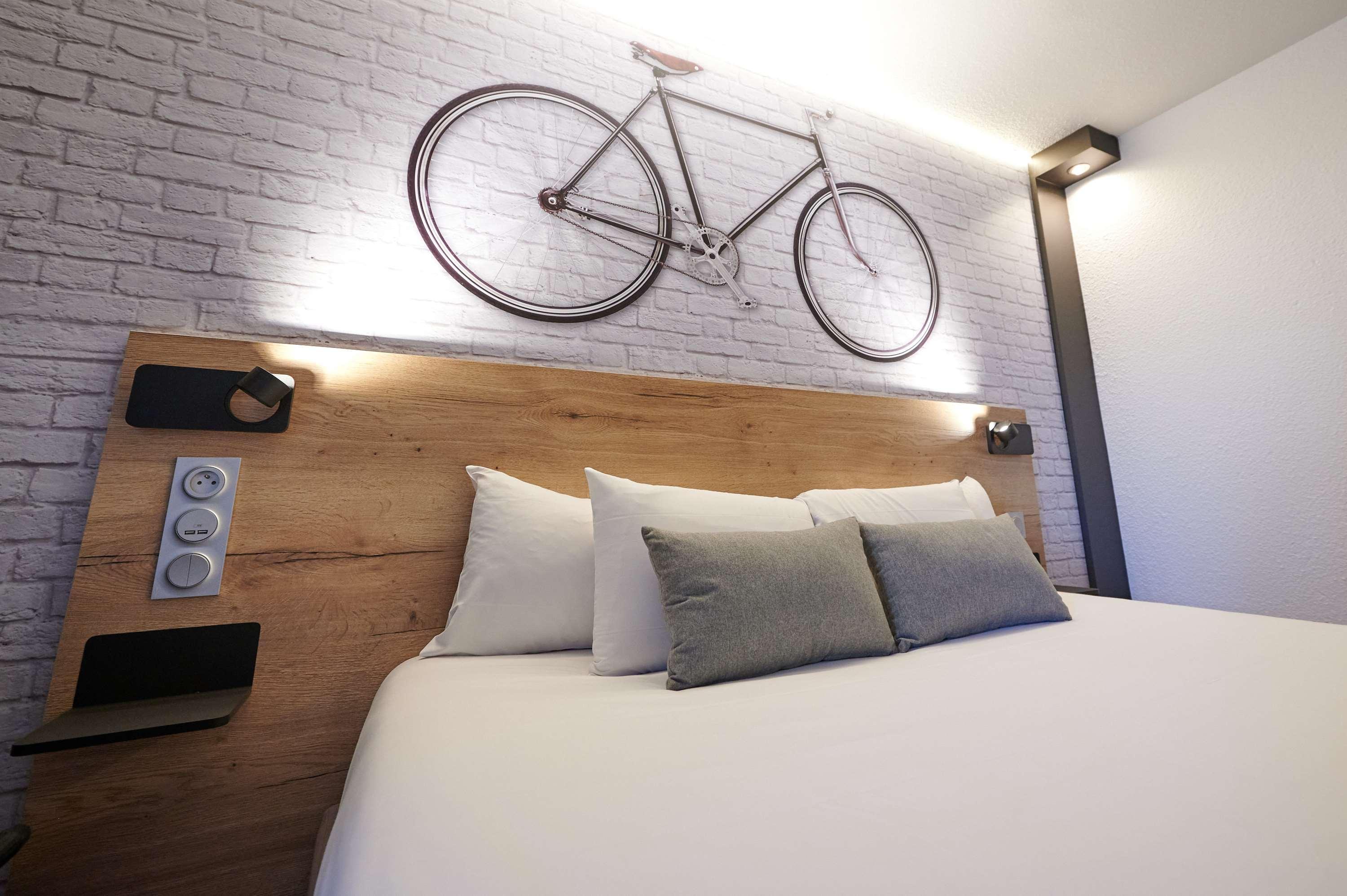 Kyriad Hotel Laval لافال المظهر الخارجي الصورة
