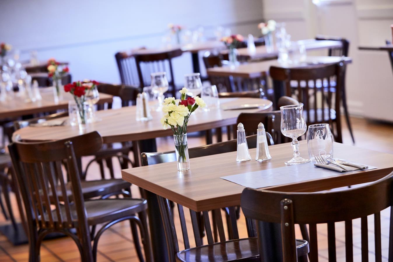 Kyriad Hotel Laval لافال المظهر الخارجي الصورة
