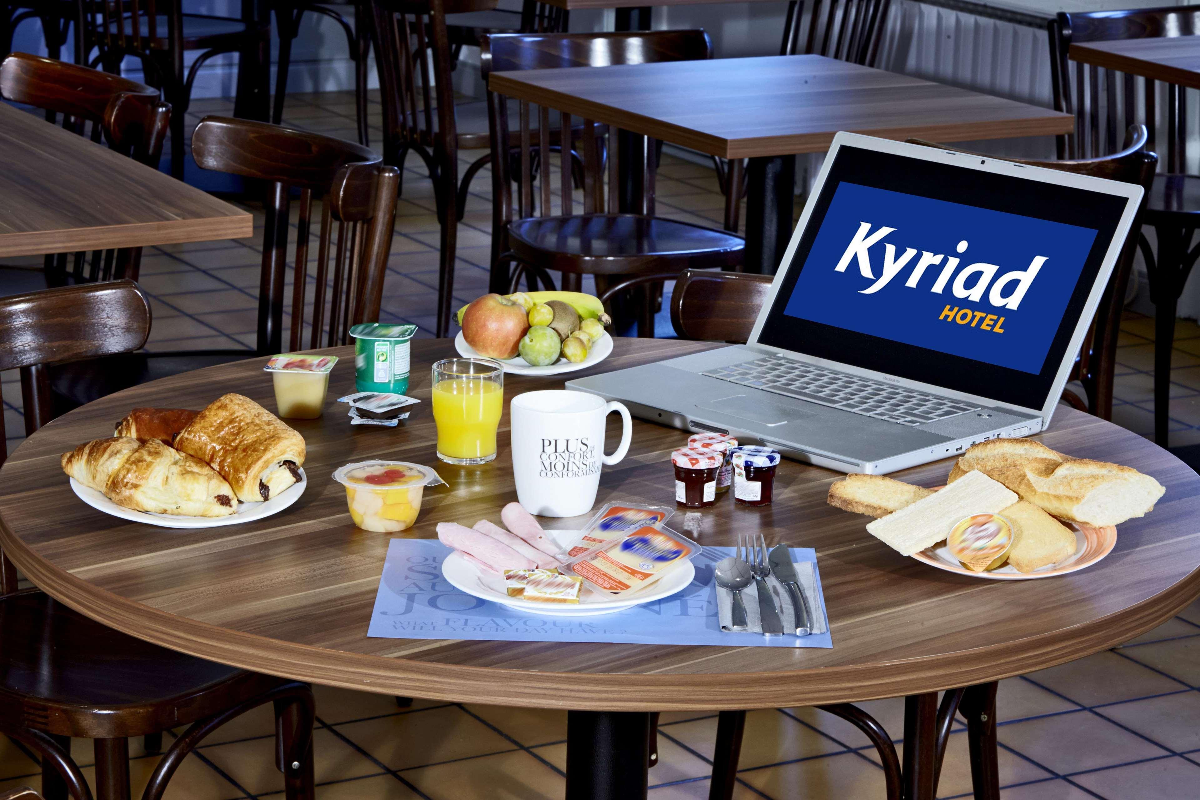 Kyriad Hotel Laval لافال المظهر الخارجي الصورة